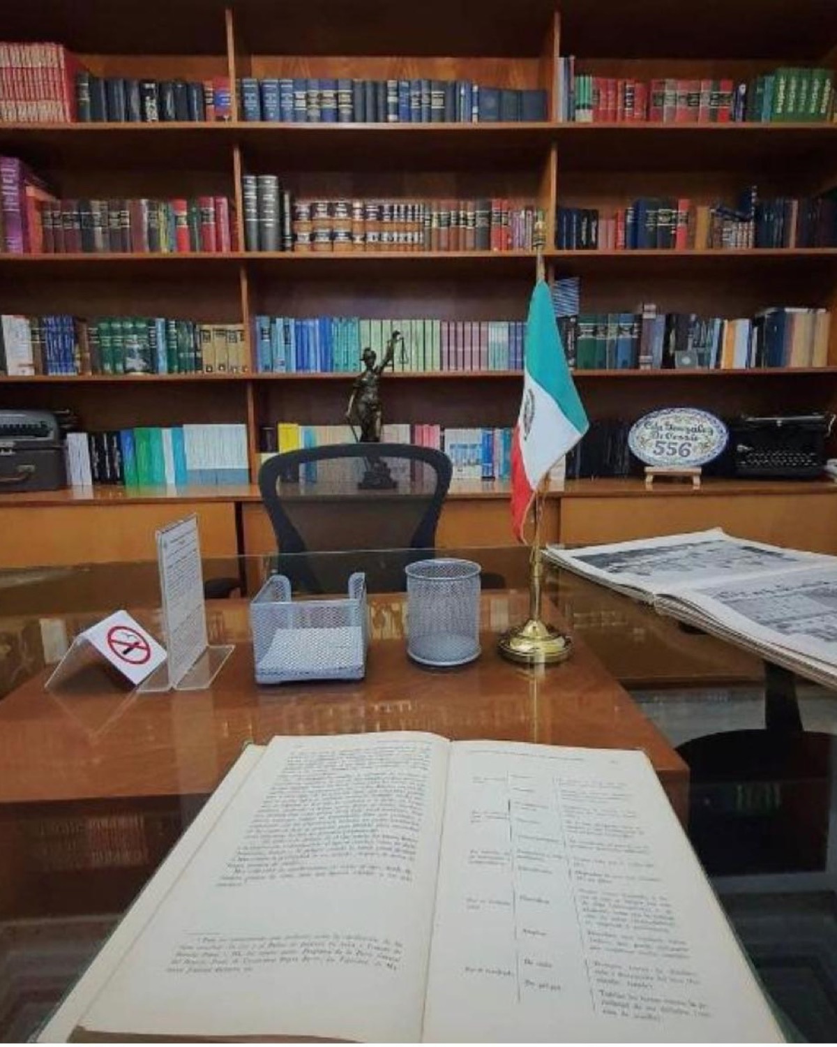 Biblioteca del despacho
